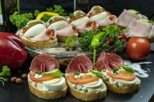 Preparación de aperitivos. HOTR057PO